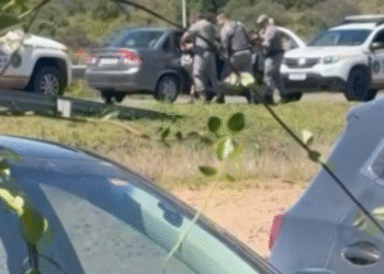 PM filmado atirando em jovem algemado é preso no Rio Grande do Sul