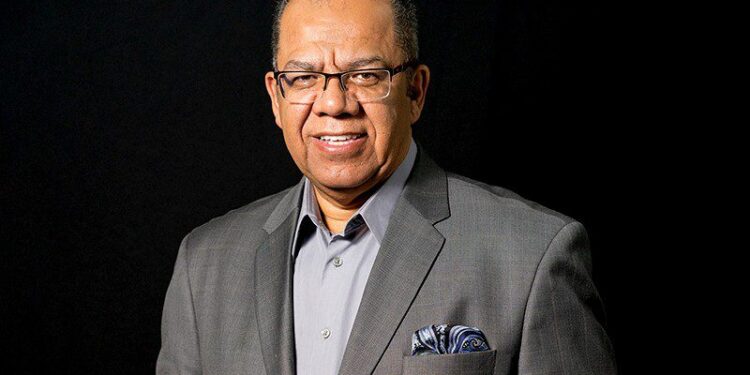 Pastor alerta pais a não deixarem filhos terem acesso ilimitado à internet