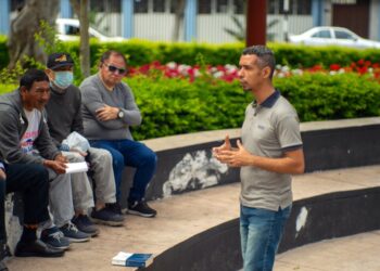 Igreja faz ‘clínica médica’ em quintal como ação de evangelismo