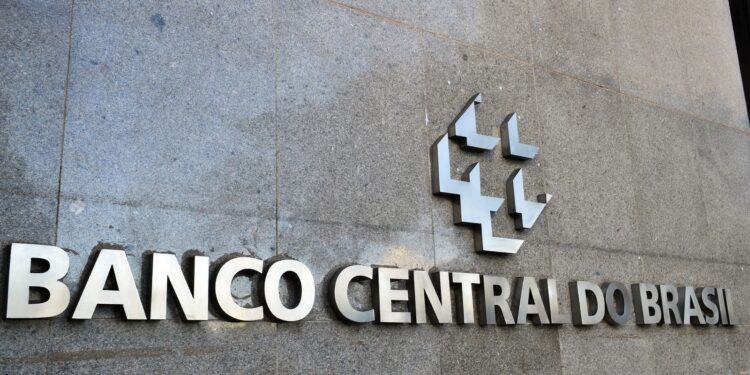 Banco Central susupende mais três instituições financeiras do Pix
