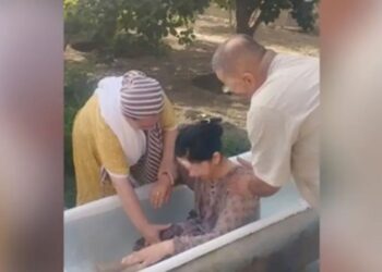 Após ser batizada em segredo na Ásia, estéril testemunha gravidez