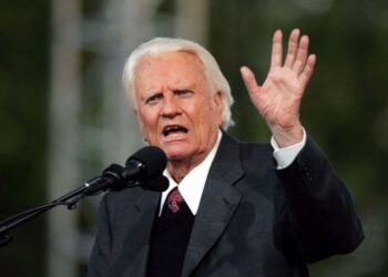 Entidade se desculpa por usar Billy Graham para atacar Trump