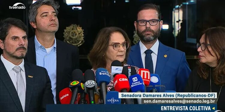 Senadora Damares diz que PF filmou Michelle Bolsonaro de pijama