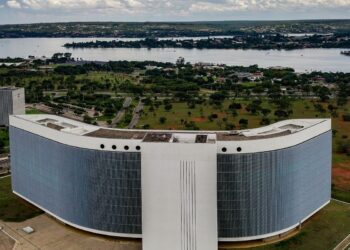 Presidente Lula nomeia duas mulheres para compor STJ e TSE