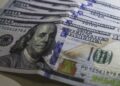 Dólar fecha praticamente estável, a R$ 5,54, mas sobe 2,26% na semana