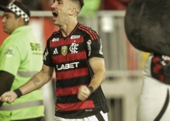 Flamengo vence o Galo e é o novo líder do Campeonato Brasileiro