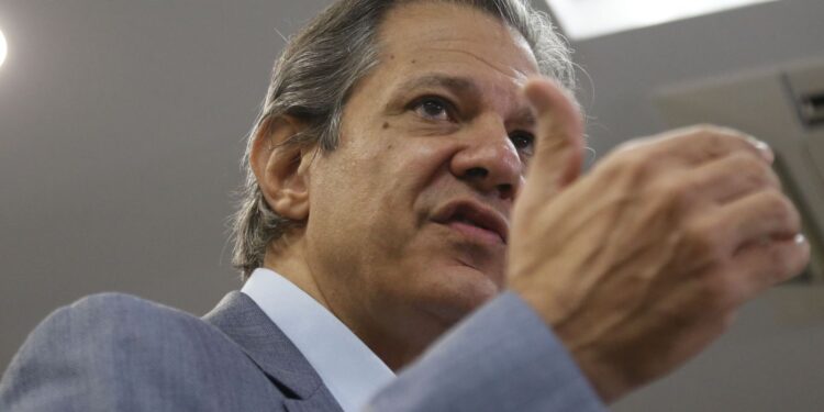 Haddad elogia retirada do ressarcimento do INSS do arcabouço fiscal