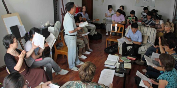 China condena pastores e fiéis de igreja doméstica à prisão