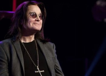 Ozzy Osbourne ganhou Bíblia de pastor e agradeceu por entender os Evangelhos
