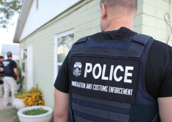 Grupos cristãos movem novo processo contra governo Trump por buscar imigrantes nas igrejas