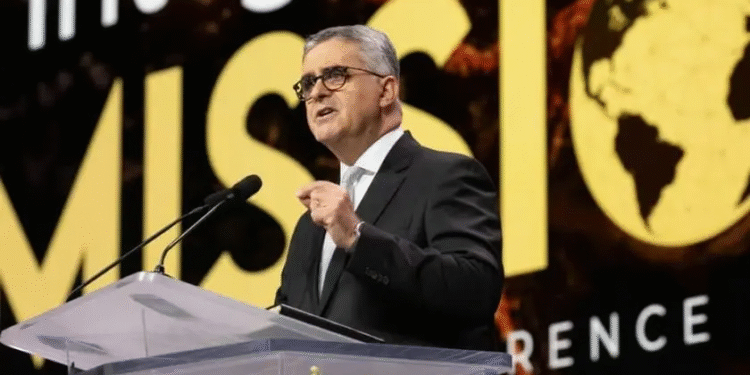 Pastor brasileiro é eleito pela primeira vez como presidente mundial da Igreja Adventista