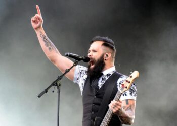 Vocalista de banda de rock cobra respostas no caso Michael Tait