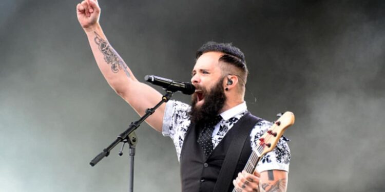 Vocalista de banda de rock cobra respostas no caso Michael Tait