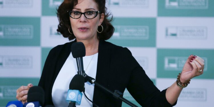 Moraes pede que AGU tome providências para extradição de Zambelli