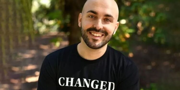 Ex-LGBT pode ser preso por relatar conversão ao cristianismo