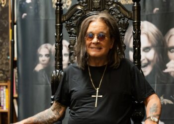 Ozzy Osbourne ficou feliz ao ganhar Bíblia de evangelista