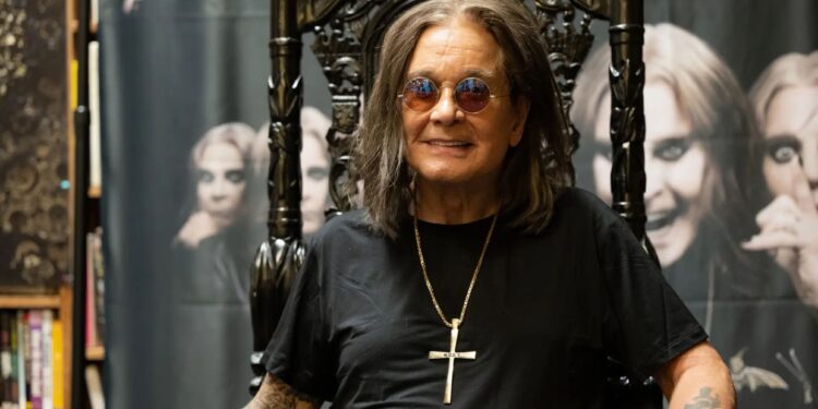 Ozzy Osbourne ficou feliz ao ganhar Bíblia de evangelista