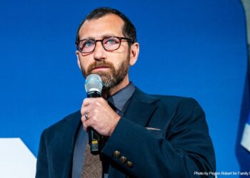 Pastor perde emprego por recusar tratar trans com pronome errado