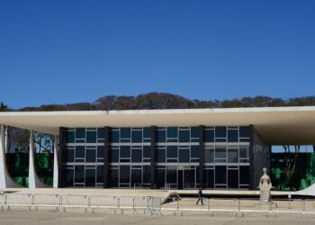 Embaixador diz que Martins não embarcou para os EUA com Bolsonaro