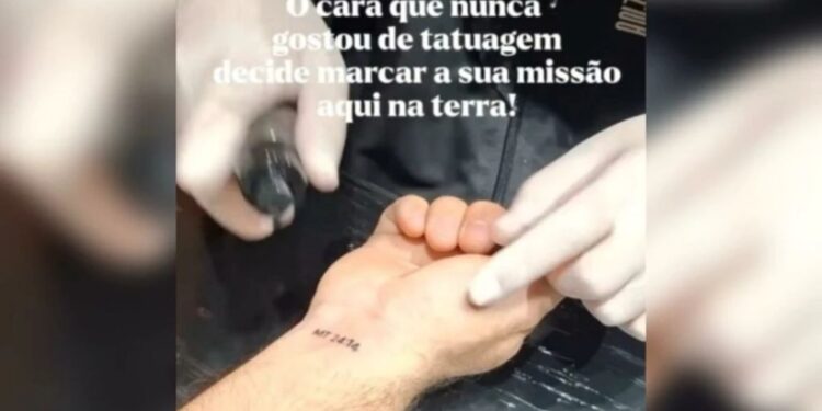 Pastor de igreja que fez sessão de tatuagem se defende de críticas