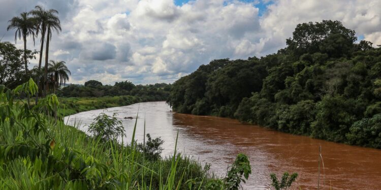 Aumenta risco em barragem de rejeitos, e Brumadinho evacuará área