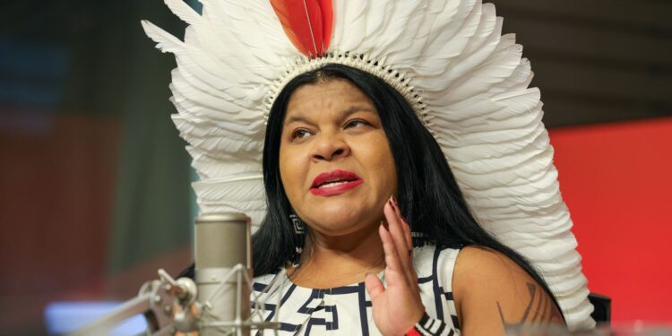 Ministra cobra de países desenvolvidos cumprimento do Acordo de Paris