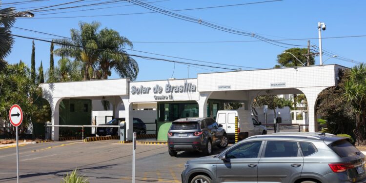 Moraes diz que visitas a Bolsonaro devem ter anuência da defesa