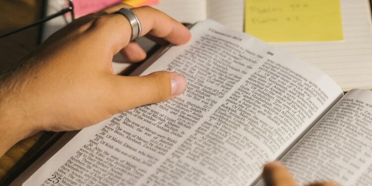 Projeto de lei que prevê distribuição de Bíblias em escolas é aprovado no Ceará