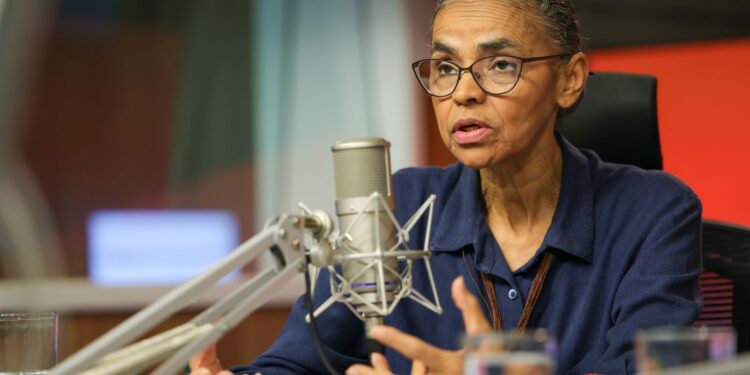 Luta não deve ser para proteger menos o meio ambiente, defende Marina