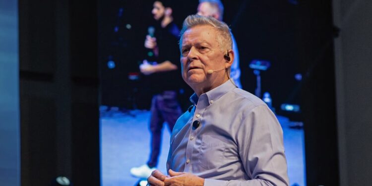 “Uma onda de avivamento começará no Brasil em adoração e arrependimento”, diz Randy Clark