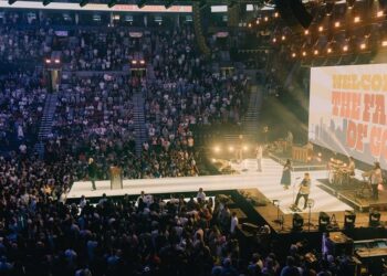 3.200 se rendem a Jesus em cruzada em cidade progressista dos EUA: ‘Fome espiritual’