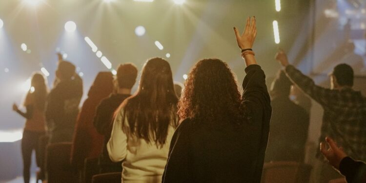 Pesquisa revela que Geração Z é a menos engajada na igreja