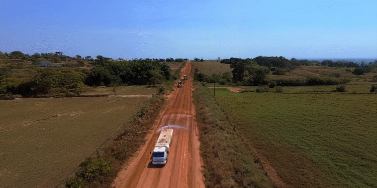 Duas frentes de serviço avançam na manutenção de 180 km da RO-420, de Nova Mamoré a Buritis