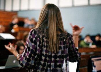 Estudo confirma correlação de frequência à igreja e saúde mental
