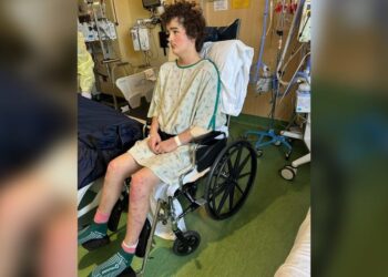 Menino sobrevive à queda de 73 metros e acorda após 11 dias em coma: “Ele é um milagre”