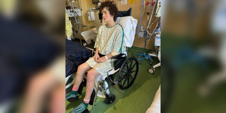 Menino sobrevive à queda de 73 metros e acorda após 11 dias em coma: “Ele é um milagre”