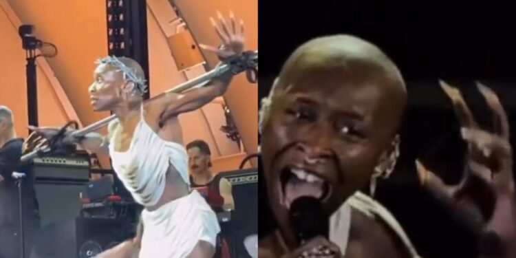 Atriz LGBT interpreta Jesus em musical e causa indignação: “Blasfêmia intencional”