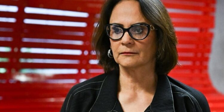 Damares Alves revela diagnóstico de câncer de mama: ‘Jesus é meu maior consolador’