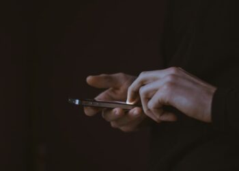 Autor cristão diz que pornografia está minando os ministérios da Igreja: “Corrói a fé”