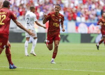 Bahia derrota Santos e ganha força na luta por vaga na Libertadores