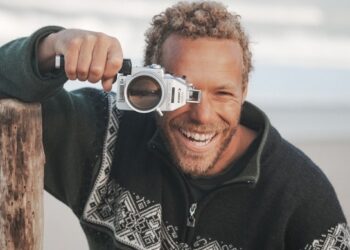 Deus sempre ouve as nossas orações, nós é que não estamos perto para ouvi-Lo.