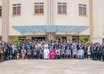 Igreja Anglicana da Nigéria rompe com Igreja do País de Gales por permitir líder LGBT