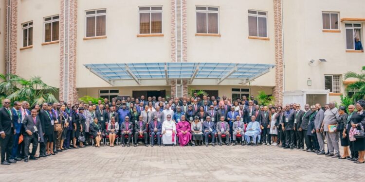 Igreja Anglicana da Nigéria rompe com Igreja do País de Gales por permitir líder LGBT