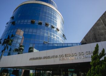 Lei que disponibiliza a Bíblia e outros livros sagrados nas escolas é aprovada no Ceará