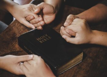 Mulher desiste de suicídio durante evangelismo em aeroporto