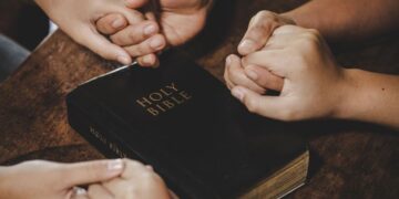 Mulher desiste de suicídio durante evangelismo em aeroporto