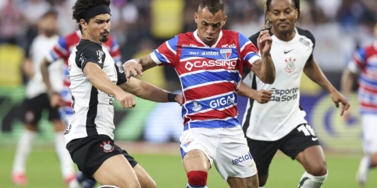 Brasileirão: Corinthians busca empate com Fortaleza antes de Dérbi decisivo