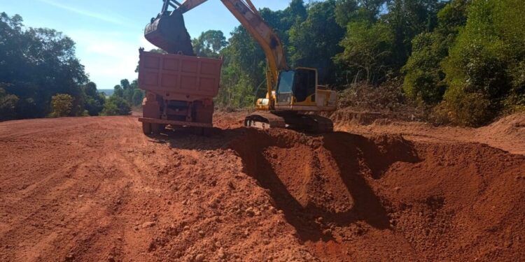 Obras do governo de RO seguem avançando na Rodovia-493, fortalecendo infraestrutura viária em Pimenta Bueno