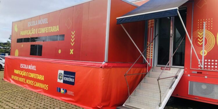 Sucesso da Educação Profissional na Amazônia; escolas móveis do governo de RO geram oportunidades
