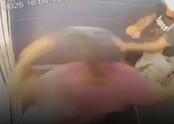 Ex-jogador que deu 61 socos na ex namorada é indiciado por tentativa de feminicídio e diz ter sido agredido na prisão